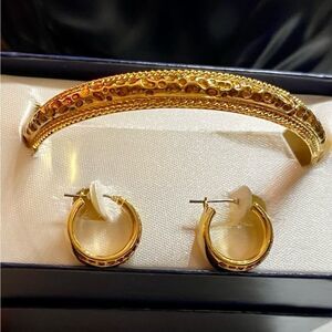 𝅺VINTAGE Domaine Designs bracelets & earrings